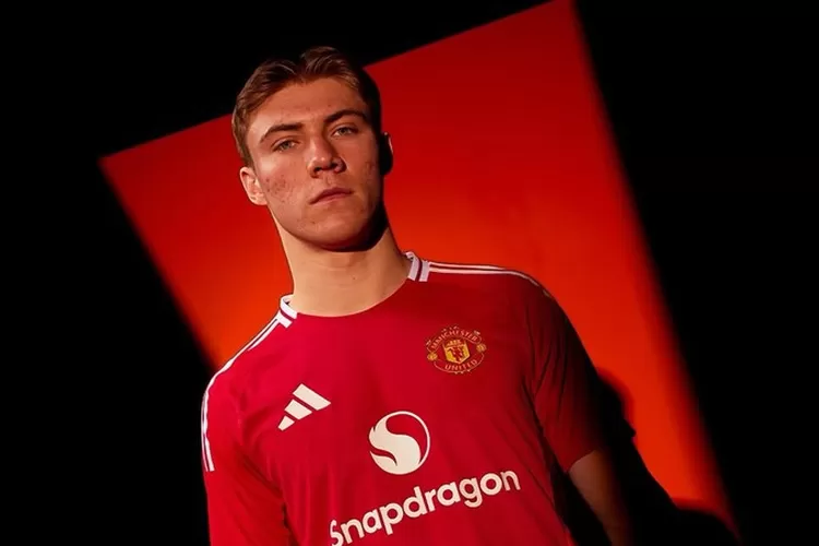 Manchester United將售Rasmus Højlund,鏖價三千萬鎊,折讓出清,虛位以待。 11 Manchester United將售Rasmus Højlund,鏖價三千萬鎊,折讓出清,虛位以待。